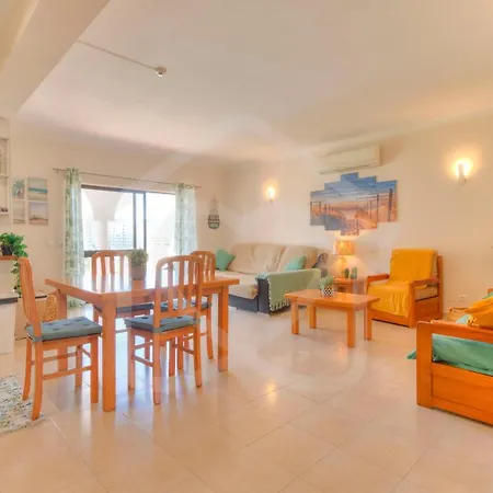 Villas2Go2 Navy Apartment * ポルティマン