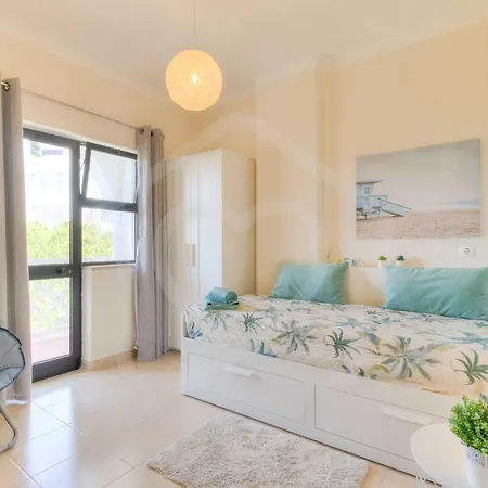 Villas2Go2 Navy Apartment شقة