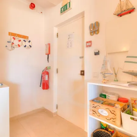 Villas2Go2 Navy Apartment شقة