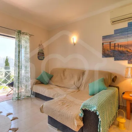 Villas2Go2 Navy Apartment דירה
